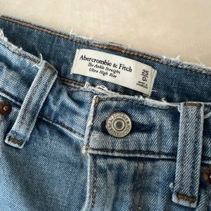 a&f ankle straight jeans (25,0R)